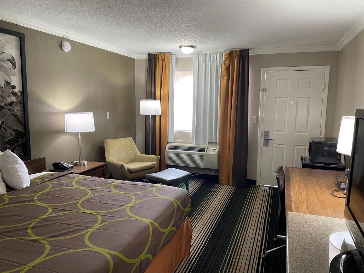 Deluxe Inn & Suites Junction City Exterior foto